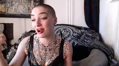 Snapshot of melodicknowledge chatting on March 1, 5:16 pm Majesty 3 online show from March 1, 5:16 pm