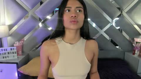 mel  online show from March 18, 9:40 pm