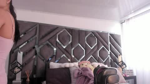 mel  online show from May 24, 8:03 pm