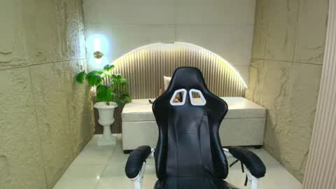 melody_clum online show from June 20, 1:36 pm