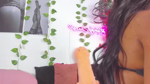 Snapshot of melody_evans_05 chatting on December 14, 12:44 pm melody_evans_05 online show from December 14, 12:44 pm