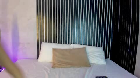 melody phillips online show from March 3, 5:13 am