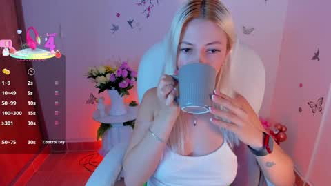 Snapshot of melody_starr chatting on June 6, 11:26 am melody_starr online show from June 6, 11:26 am