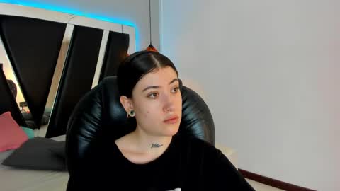 Snapshot of melody_suarez chatting on December 1, 7:47 pm MELODY online show from December 1, 7:47 pm