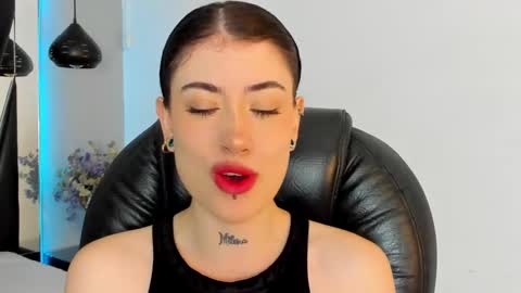 Snapshot of melody_suarez chatting on December 11, 7:25 pm MELODY online show from December 11, 7:25 pm
