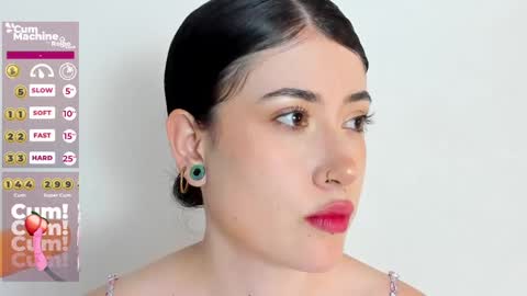 Snapshot of melody_suarez chatting on December 18, 10:35 pm MELODY online show from December 18, 10:35 pm