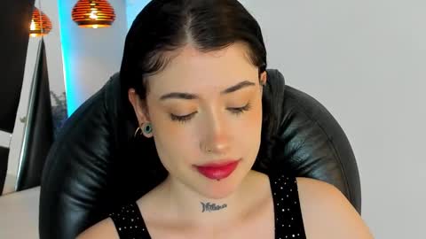 Snapshot of melody_suarez chatting on December 20, 8:23 pm MELODY online show from December 20, 8:23 pm