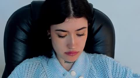 Snapshot of melody_suarez chatting on December 31, 1:57 am MELODY online show from December 31, 1:57 am