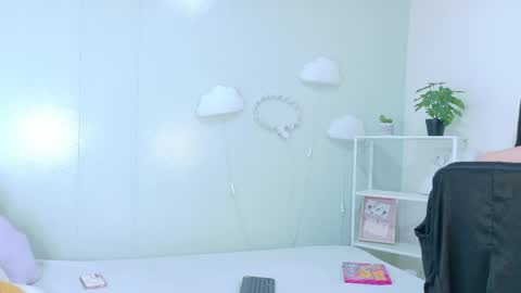 Snapshot of melodycollins__ chatting on April 25, 7:22 pm M E L O D Y online show from April 25, 7:22 pm