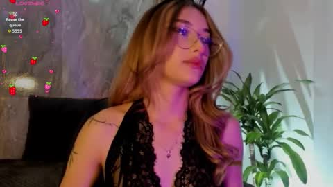 melodylanee online show from October 31, 11:00 am