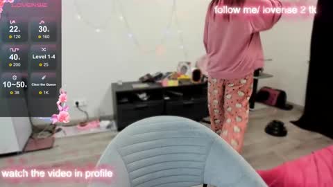 Snapshot of melonipinkbb chatting on December 15, 5:10 pm MELONI online show from December 15, 5:10 pm