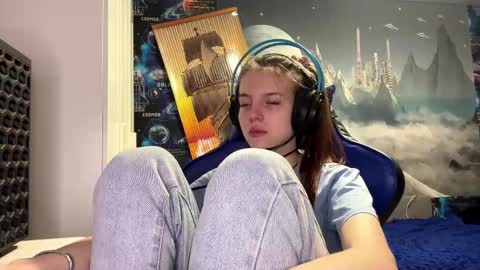 Hi Im Aria 18 years old online show from January 9, 1:47 pm
