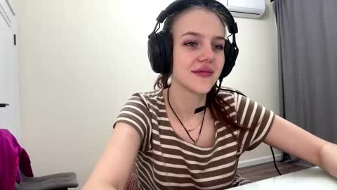 Hi Im Aria 18 years old online show from January 16, 3:16 pm