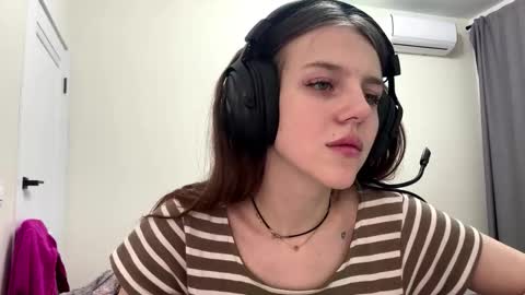 Hi Im Aria 18 years old online show from January 18, 6:55 pm