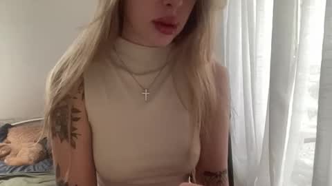 Snapshot of meloodiesweet chatting on November 21, 8:57 am Melodie Sweet online show from November 21, 8:57 am