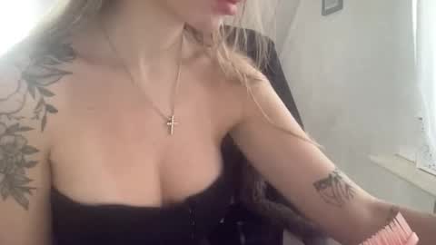 Snapshot of meloodiesweet chatting on November 30, 10:08 am Melodie Sweet online show from November 30, 10:08 am