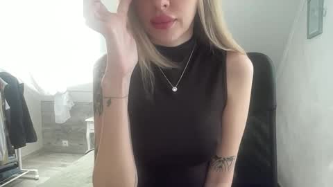 Snapshot of meloodiesweet chatting on January 11, 11:15 am Melodie Sweet online show from January 11, 11:15 am