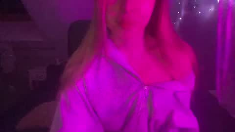 Snapshot of meloodiesweet chatting on February 4, 7:42 pm Melodie Sweet online show from February 4, 7:42 pm