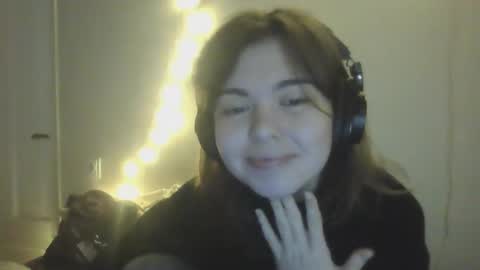 Snapshot of melted_l chatting on December 8, 9:52 pm krinzhulya online show from December 8, 9:52 pm