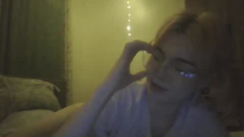 Snapshot of melted_l chatting on October 2, 10:06 pm krinzhulya online show from October 2, 10:06 pm