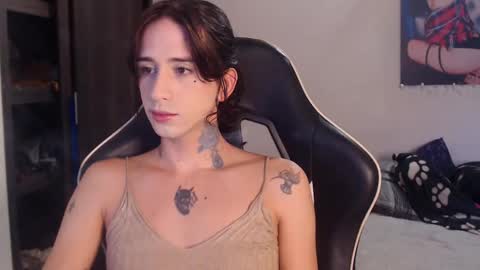 Snapshot of mely_roussex chatting on March 7, 11:29 am mely online show from March 7, 11:29 am