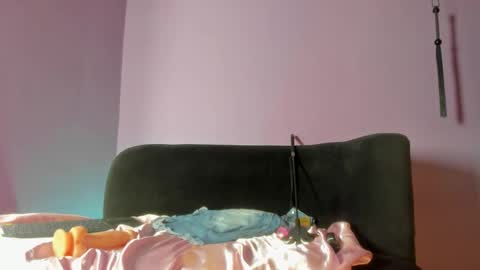 Snapshot of melydoll_ chatting on March 17, 8:56 pm Maelly online show from March 17, 8:56 pm