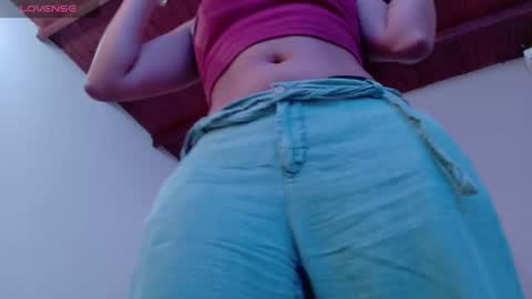 Snapshot of melydoll_ chatting on April 3, 7:23 pm Maelly online show from April 3, 7:23 pm