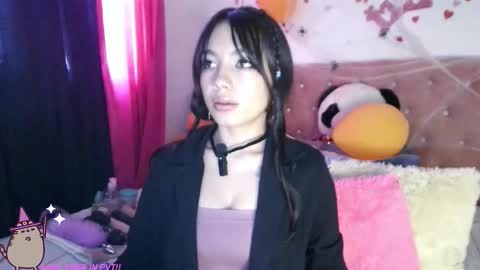 Snapshot of mena_hicks chatting on October 5, 8:29 pm Heart  online show from October 5, 8:29 pm