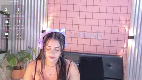 Snapshot of mensia_hernandez chatting on December 22, 1:30 pm Princess Mensia online show from December 22, 1:30 pm