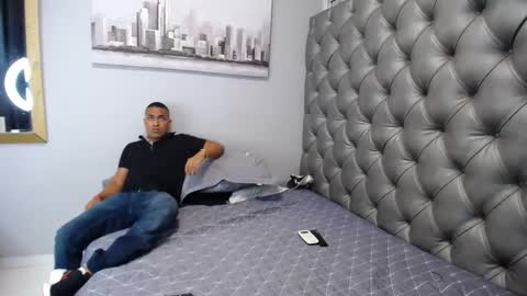 Snapshot of menxtop chatting on March 18, 2:26 am Tony and David online show from March 18, 2:26 am