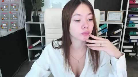 meow_mellie online show from October 16, 1:39 am