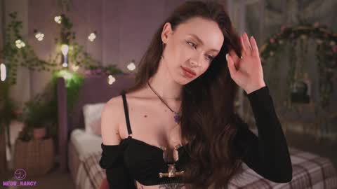 Snapshot of meow_nancy chatting on December 15, 8:19 am Heeyyooo Im Nans Subscribe to me I will be glad online show from December 15, 8:19 am