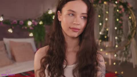 Snapshot of meow_nancy chatting on January 25, 5:18 am Heeyyooo Im Nans Subscribe to me I will be glad online show from January 25, 5:18 am