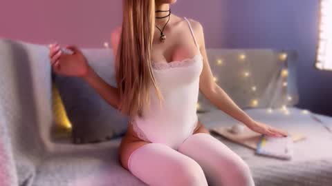 meowalice1 online show from December 3, 4:42 am