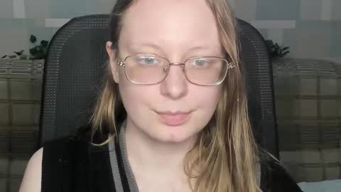 Snapshot of meowcr chatting on March 4, 3:51 pm meowcr online show from March 4, 3:51 pm