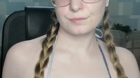 Snapshot of meowcr chatting on March 18, 10:35 pm meowcr online show from March 18, 10:35 pm