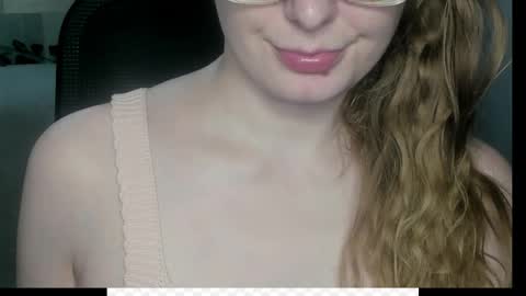 Snapshot of meowcr chatting on April 5, 8:06 pm meowcr online show from April 5, 8:06 pm