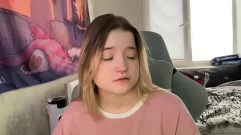 Snapshot of meowki4 chatting on January 2, 7:01 am meowme online show from January 2, 7:01 am