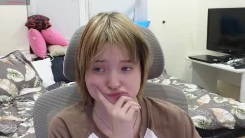 meowme online show from December 14, 4:01 pm