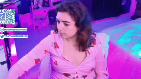 Snapshot of meraki_fraise chatting on April 12, 4:28 am online show from April 12, 4:28 am