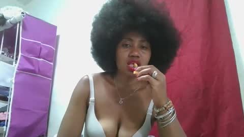 Snapshot of meraldaaaa chatting on October 7, 5:43 pm meraldaaaa online show from October 7, 5:43 pm