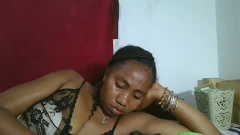 Snapshot of meraldaaaa chatting on October 13, 6:02 am meraldaaaa online show from October 13, 6:02 am