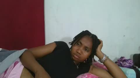 Snapshot of meraldaaaa chatting on October 25, 6:35 pm meraldaaaa online show from October 25, 6:35 pm