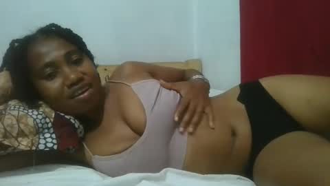 Snapshot of meraldaaaa chatting on October 28, 12:03 am meraldaaaa online show from October 28, 12:03 am