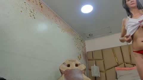 Snapshot of meredith_huntt chatting on April 4, 11:29 am Meredith Huntt online show from April 4, 11:29 am