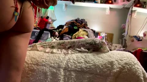 Snapshot of merelyalover chatting on December 27, 11:28 am gurlnips online show from December 27, 11:28 am