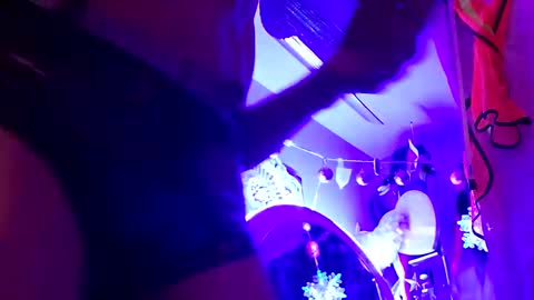 Snapshot of merelyalover chatting on February 10, 12:52 am gurlnips online show from February 10, 12:52 am