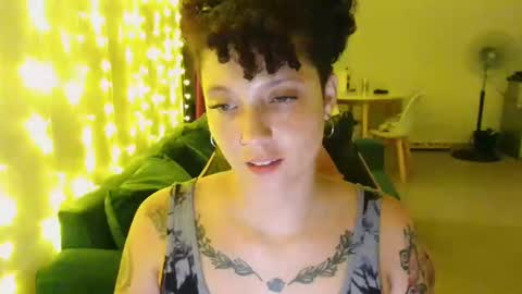 Snapshot of merida__freckles chatting on February 14, 12:51 am Miss Freckles online show from February 14, 12:51 am