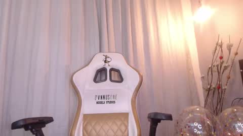 Snapshot of meriiiidaa chatting on October 15, 3:50 am meriiiidaa online show from October 15, 3:50 am