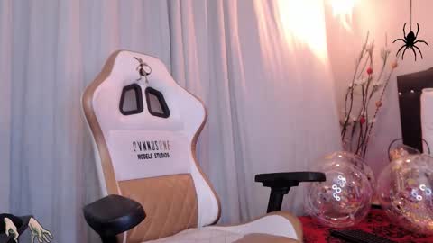 Snapshot of meriiiidaa chatting on October 17, 4:15 am meriiiidaa online show from October 17, 4:15 am